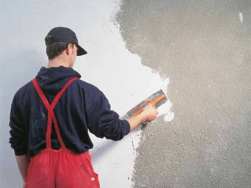 Trát lại tường là phương pháp sửa lớp sơn bị bong tróc hiệu quả
